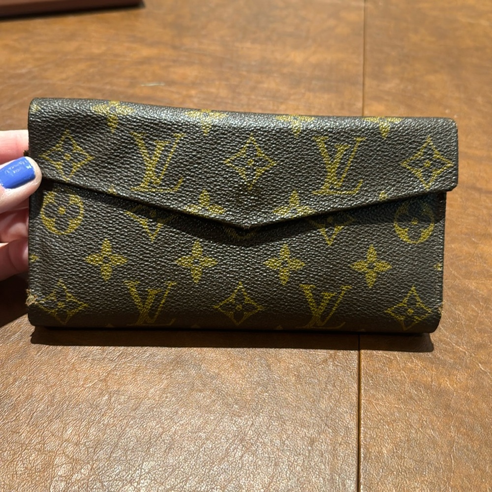 VINTAGE LOUIS VUITTON WALLET